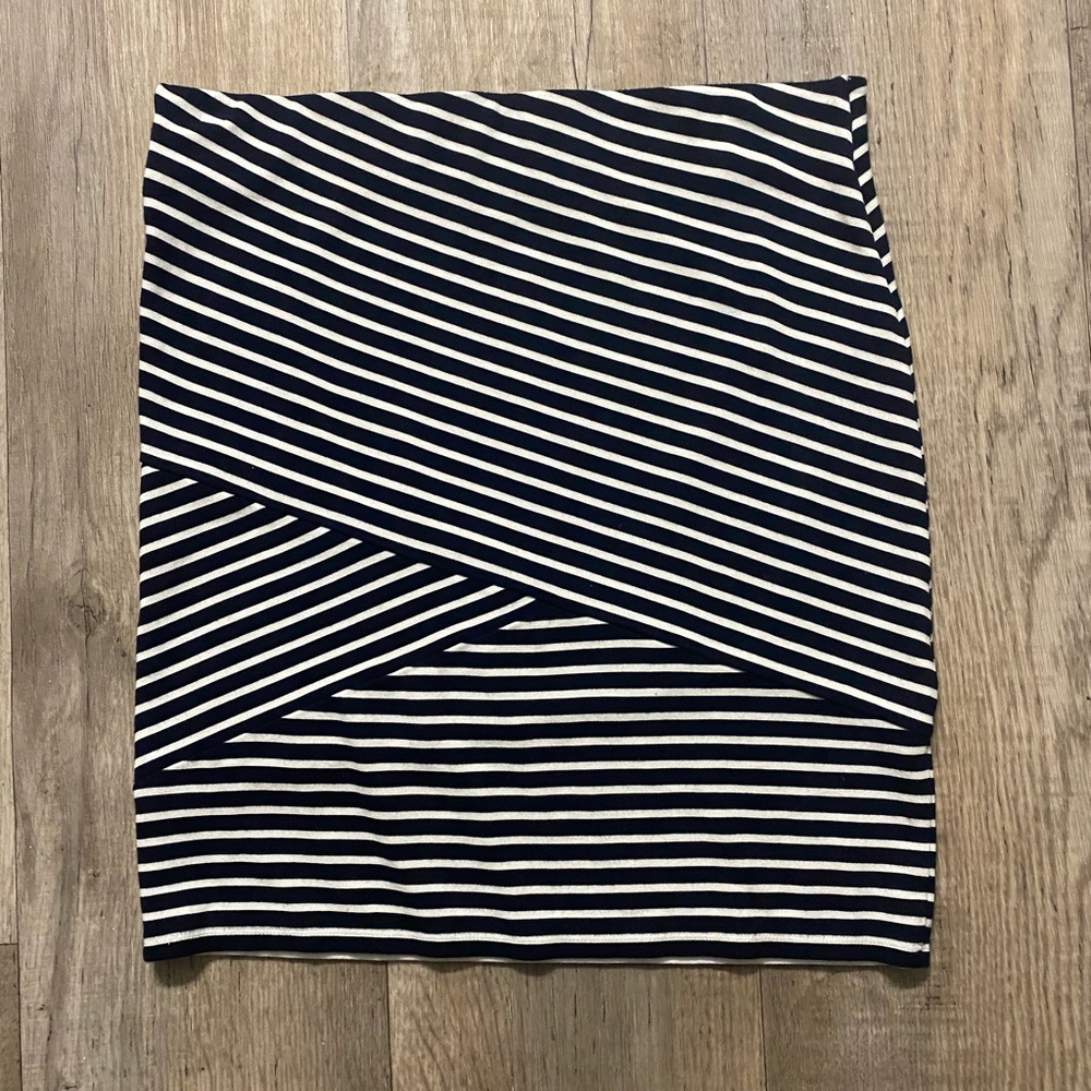 4/$25 Striped Loft Skirt - Picture 4 of 4